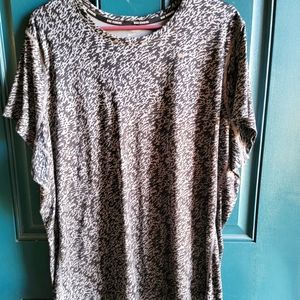 Woman's Nike dri fit top